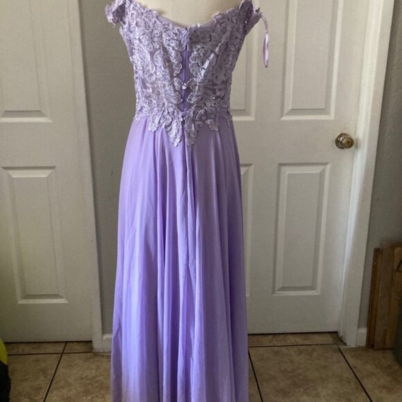Elegant Lavender Lace Gown - Picture 3 of 11